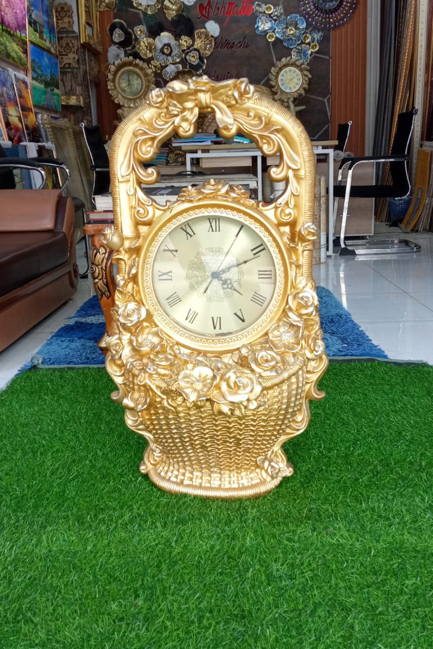 Vintage Luxery Tabletop Clock Or shelf Decorative Clock